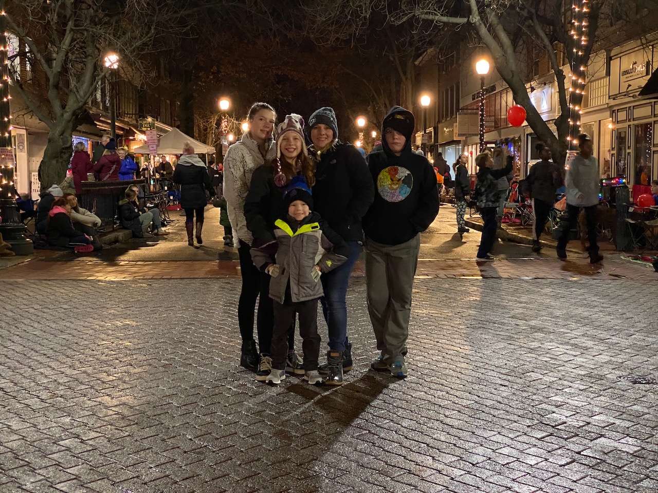 2019-12-06-holiday-happenings-2019-06 photo