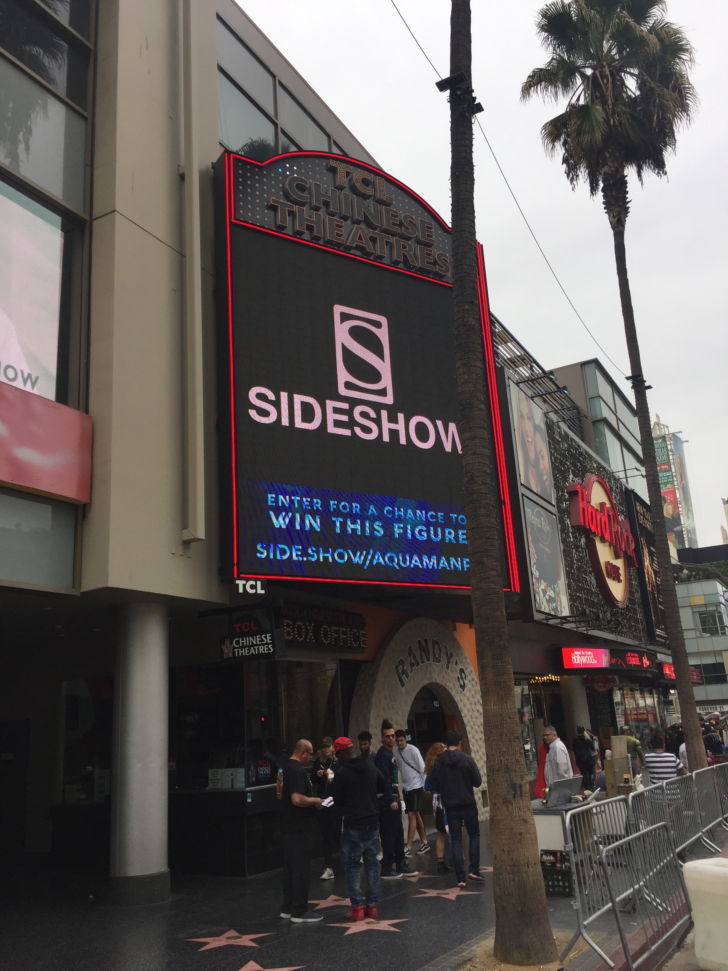 aquaman-premiere-sideshow-3 photo